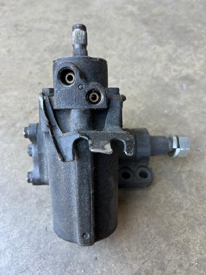 FJ40 FACTORY POWER STEERING GEAR Used.