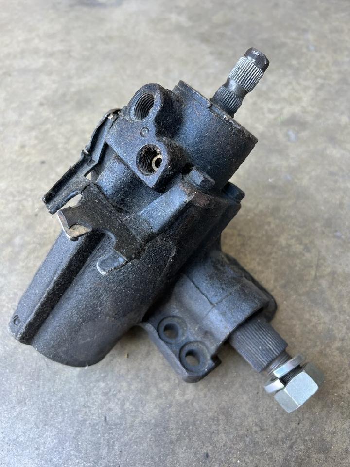 FJ40 FACTORY POWER STEERING GEAR Used.