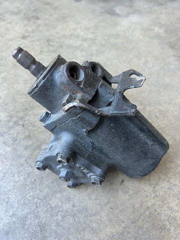FJ40 FACTORY POWER STEERING GEAR Used.